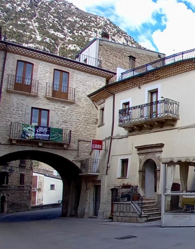 Alloggi Piazza Umberto Primo Pacentro Экстерьер фото
